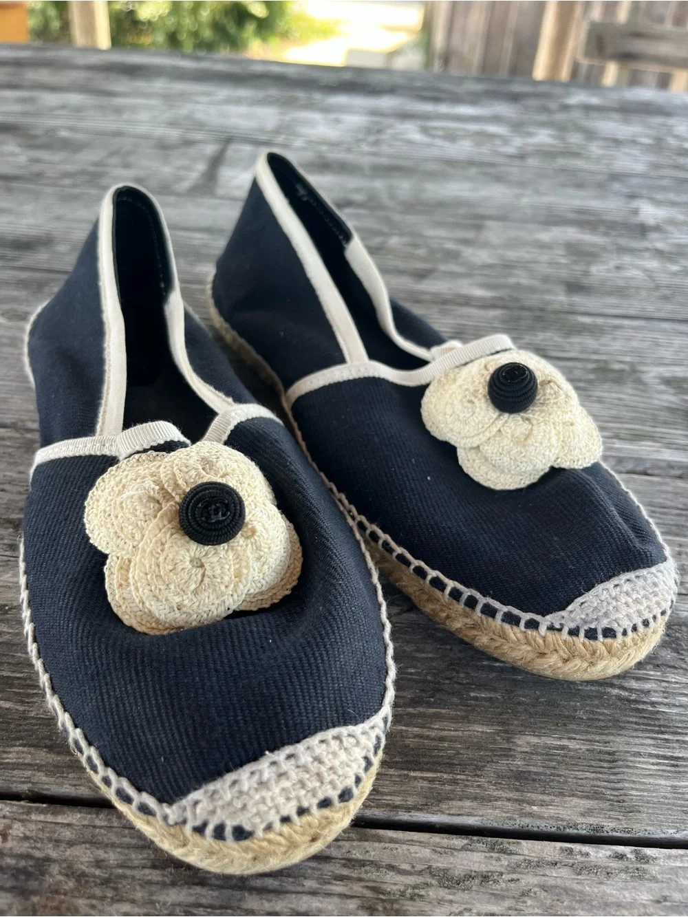 CHANEL Navy deep Canvas Espadrille Flats with Cream Flower Accent,great cond.8.5